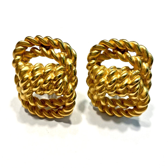 Vintage Clip On Earrings Classic Gold Rope Textured Dimensional Y2K Boss Lady - Picture 9 of 9